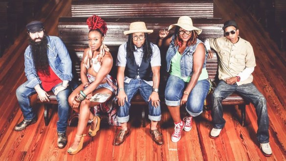 ARRESTED-DEVELOPMENT-church-shot--e1496056330637