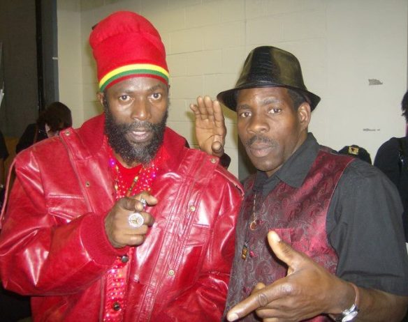 378630_297462230278764_1563170855_n